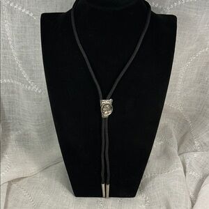 Vintage Bolo tie western, with ornate medallion